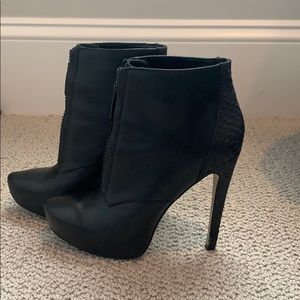 EUC BCBG Leather Croc Heeled ZIp Up Booties Sz 6.5